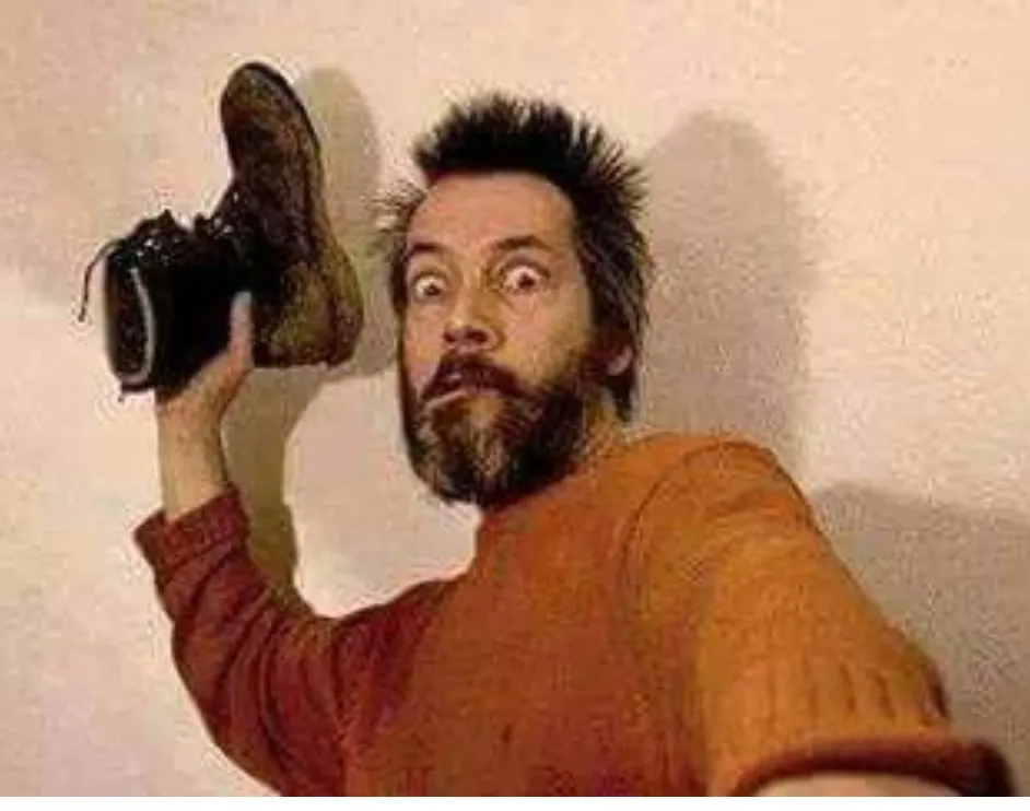 Meme ném dép hài