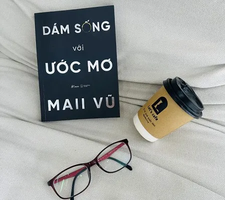 Nhà văn Mai Vũ trả lời phỏng vấn báo Điện tử
