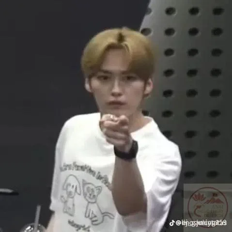 meme anh nhắc em