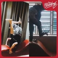trượt ván trên ghế tình yêu meme
