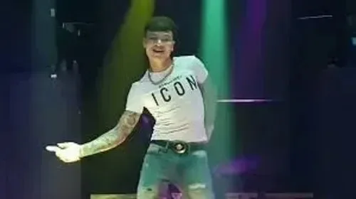 khá bảnh meme trái tim