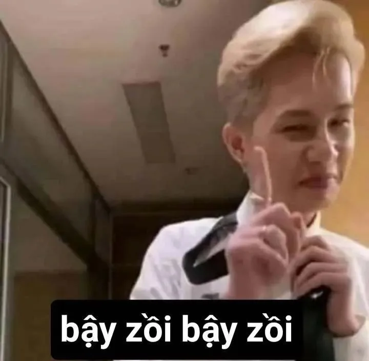 meme chỉ tay vào mặt