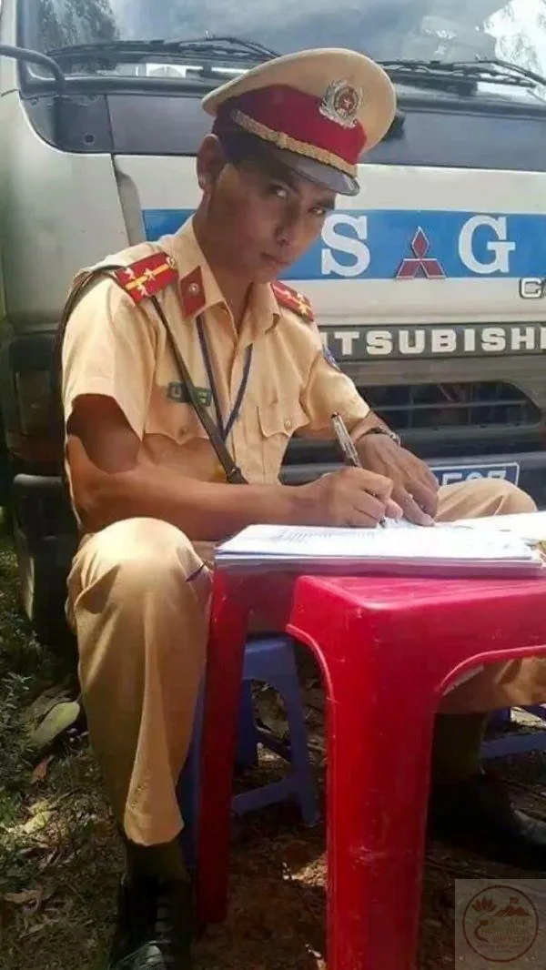 meme công an giao thông