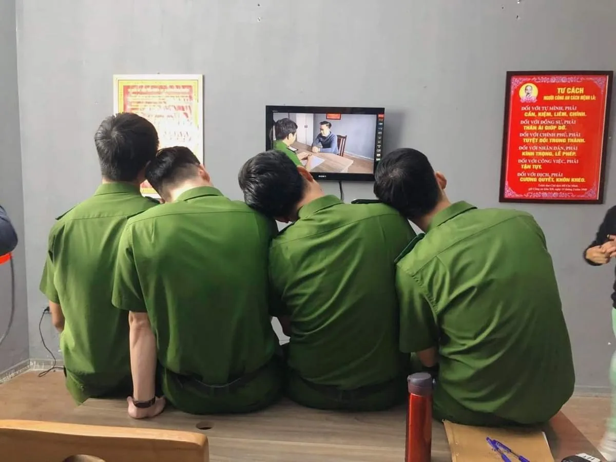 ảnh công an meme