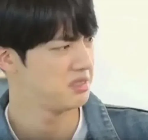 mặt khinh bỉ meme