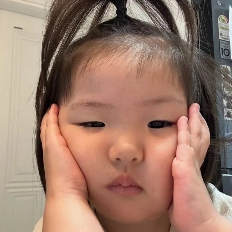 meme lườm cute
