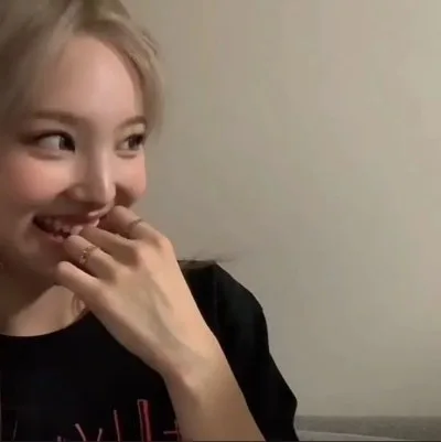 meme ngại che mặt