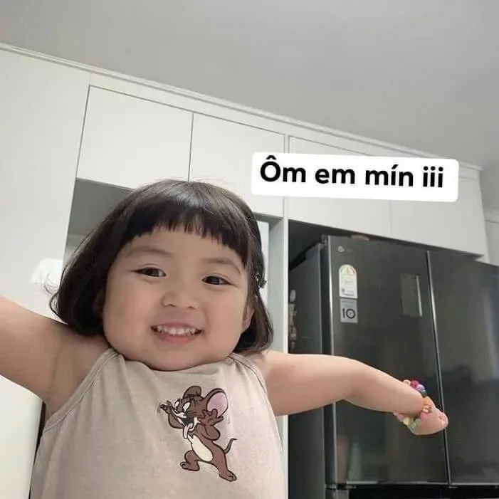 meme dang tay ôm