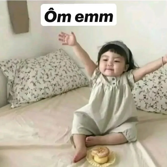 meme dang tay ôm