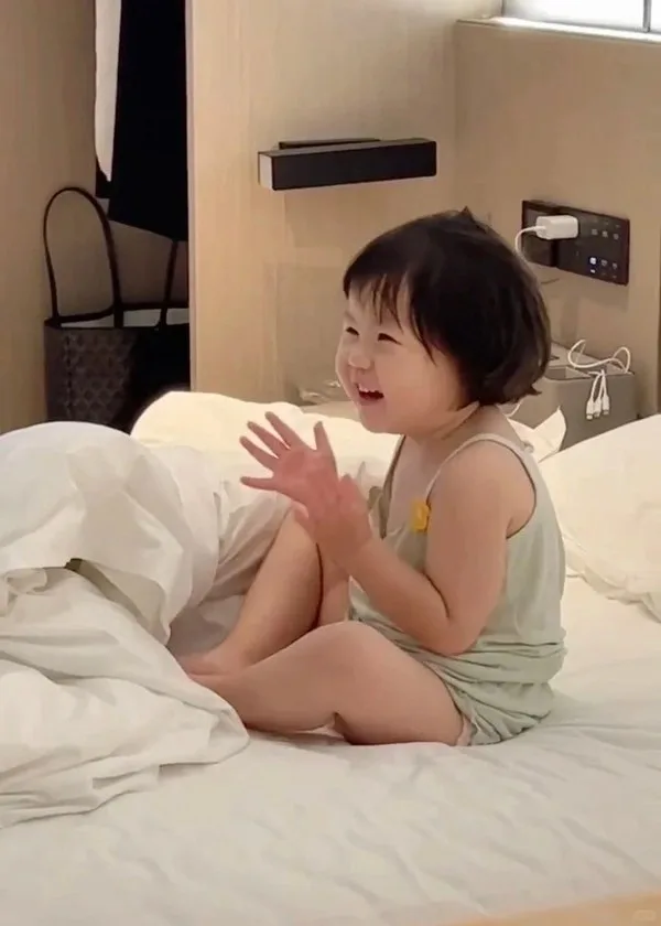 meme vỗ tay cute