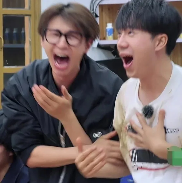 meme vỗ tay