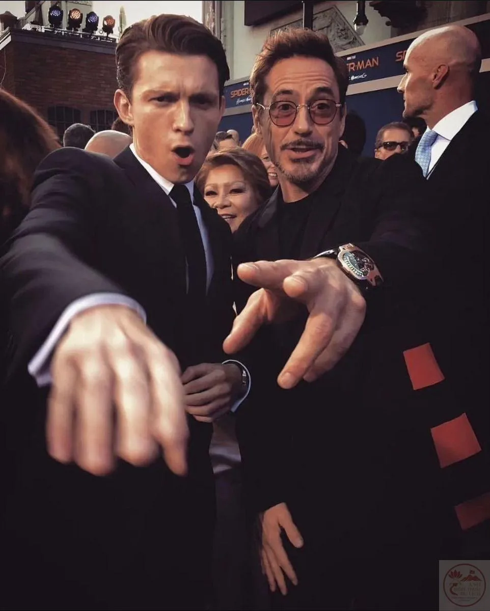 pointing meme